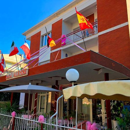 Hotel Alessi** Ріміні Екстер'єр фото