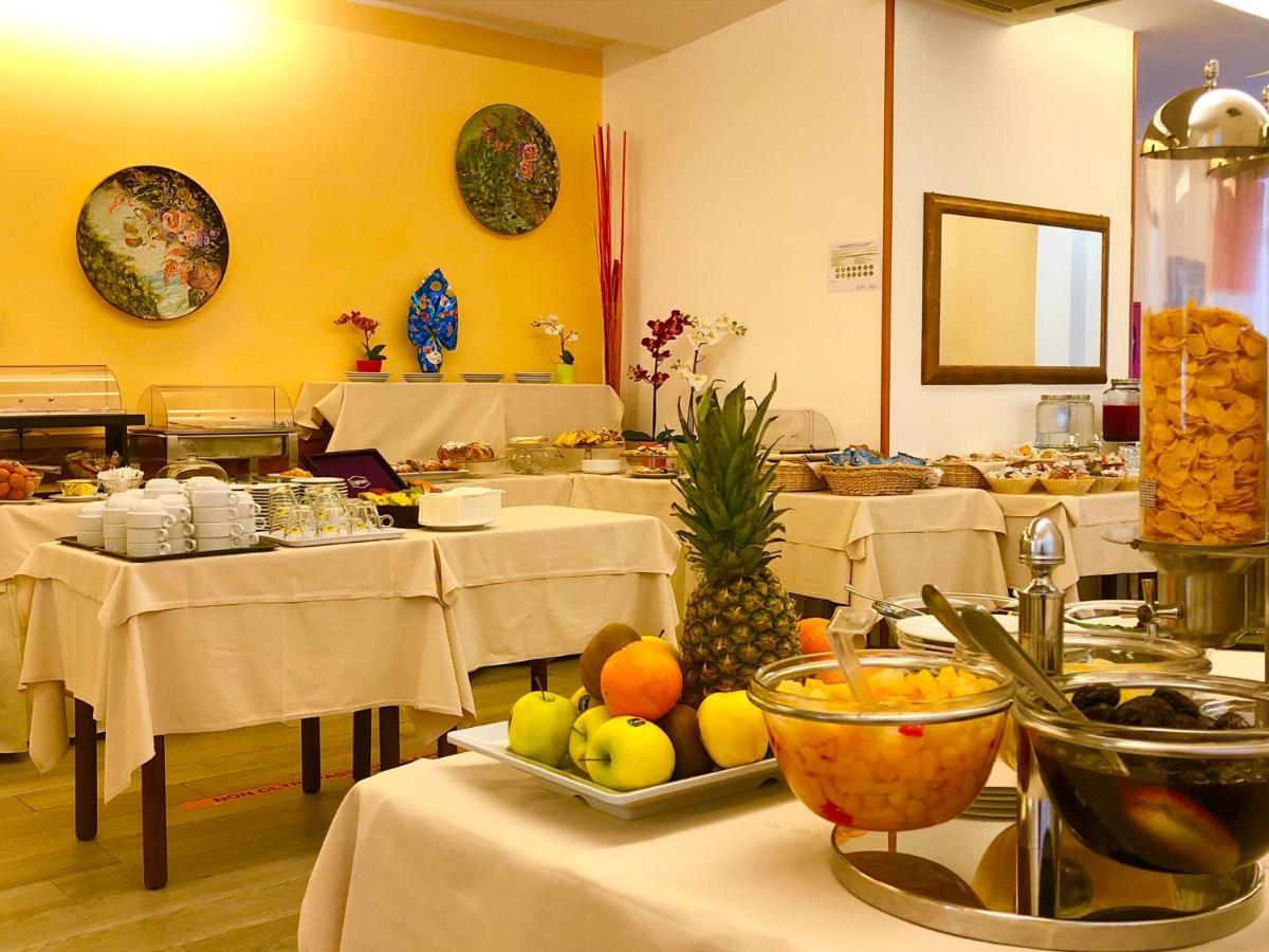 Hotel Alessi** Ріміні Екстер'єр фото