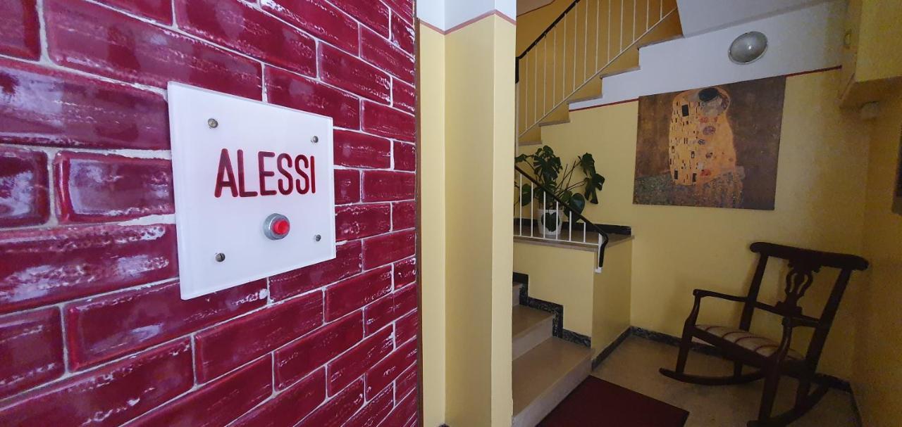Hotel Alessi** Ріміні Екстер'єр фото