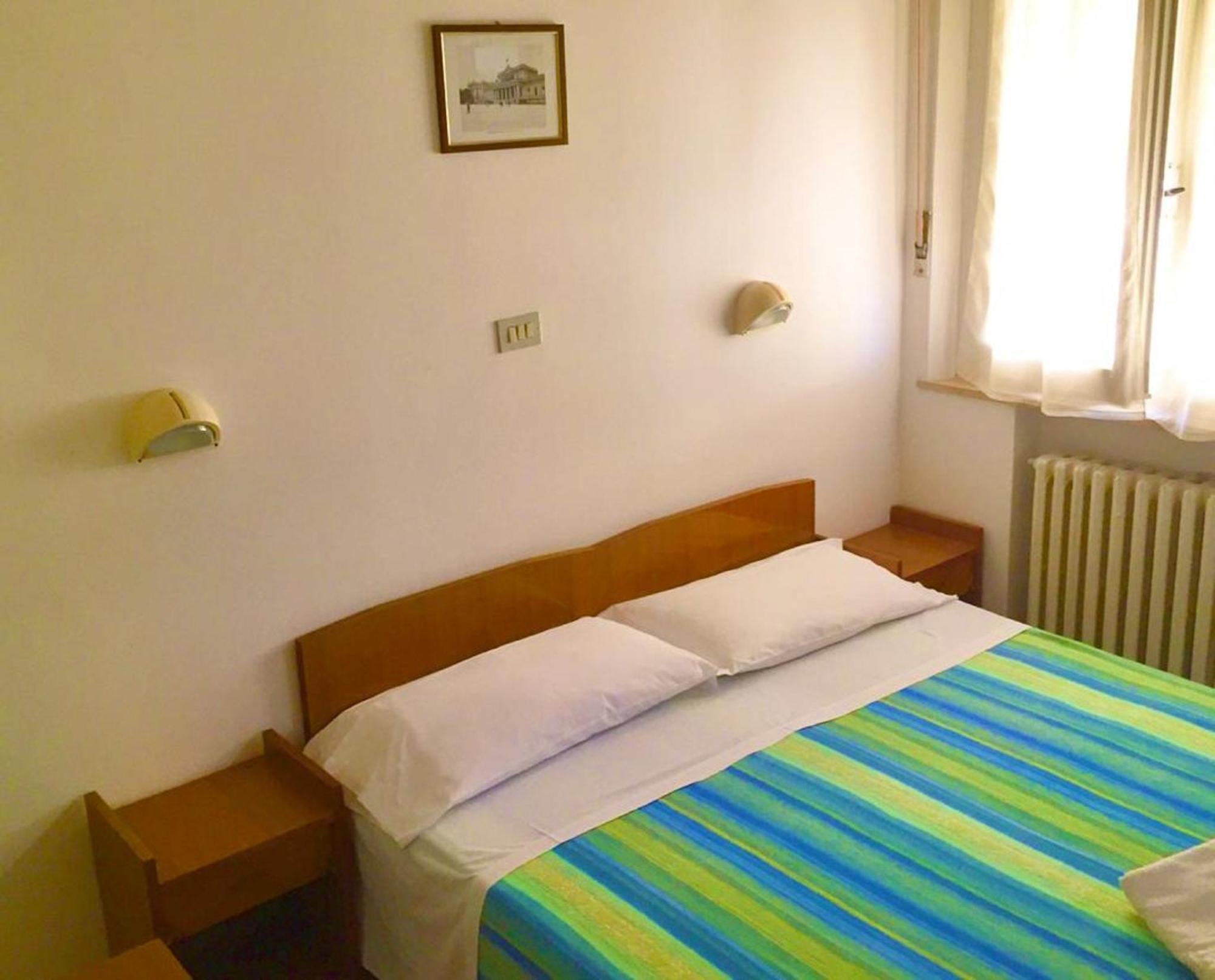 Hotel Alessi** Ріміні Екстер'єр фото