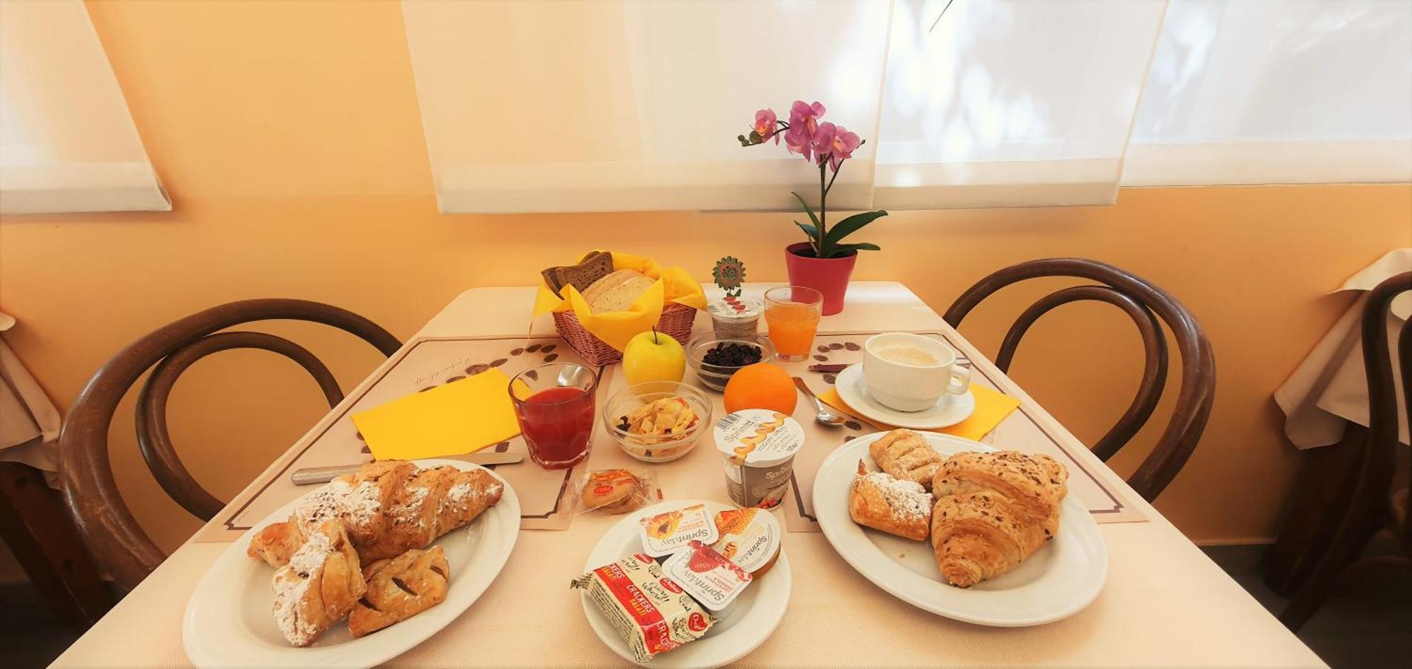 Hotel Alessi** Ріміні Екстер'єр фото