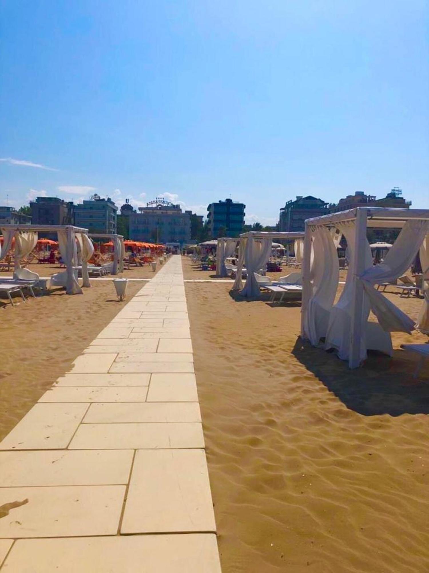 Hotel Alessi** Ріміні Екстер'єр фото