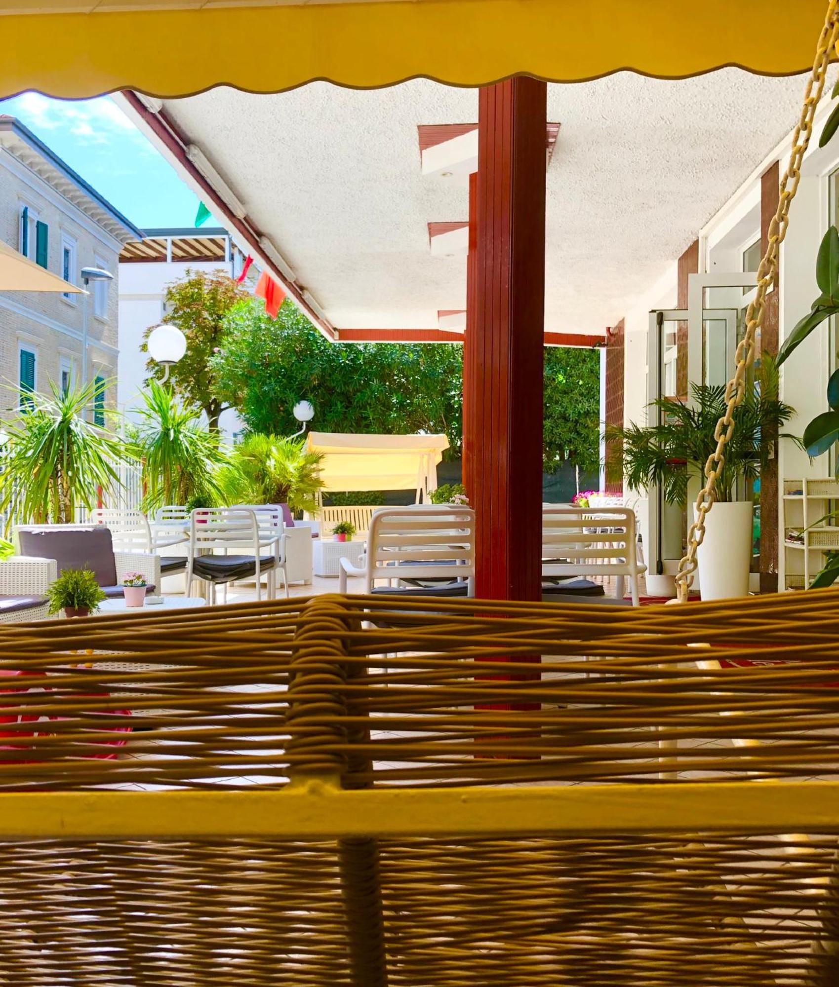 Hotel Alessi** Ріміні Екстер'єр фото